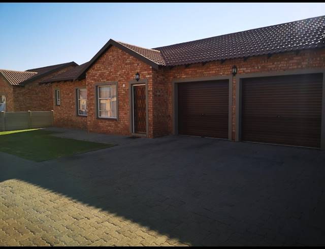 2 BEDROOM TOWNHOUSE FOR SALE IN RIVERSDALE